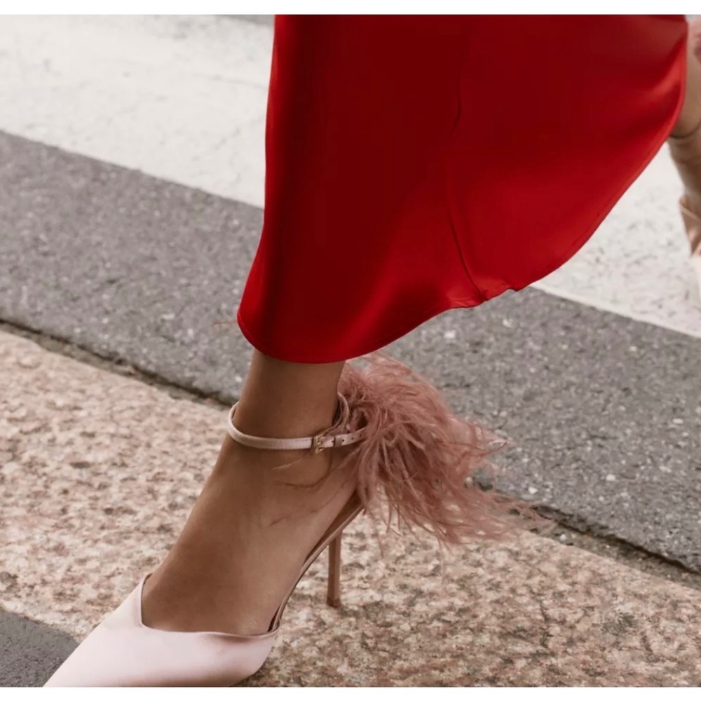 Feathered heeled shoes